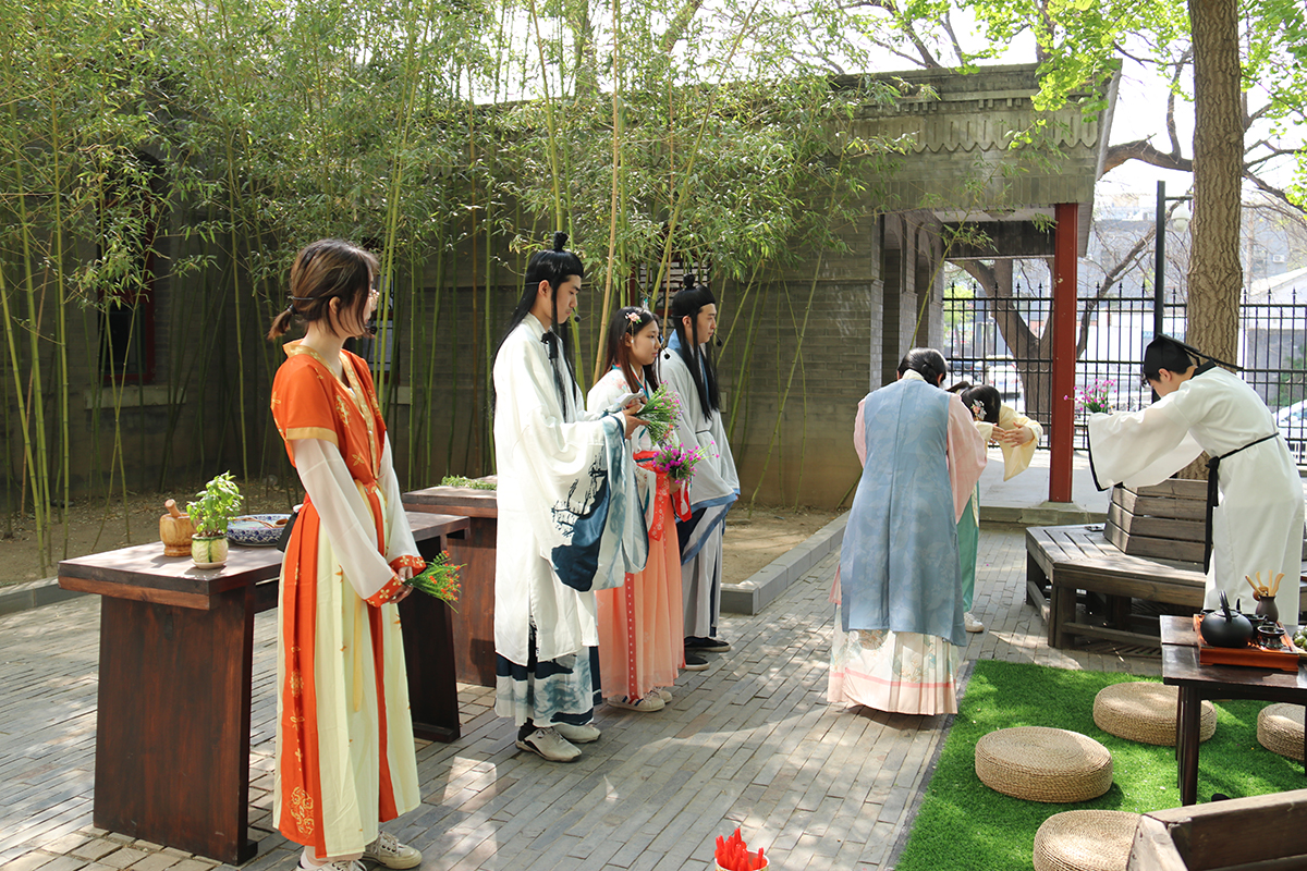 20220424352513.jpg 6.佩兰赠芳s.jpg