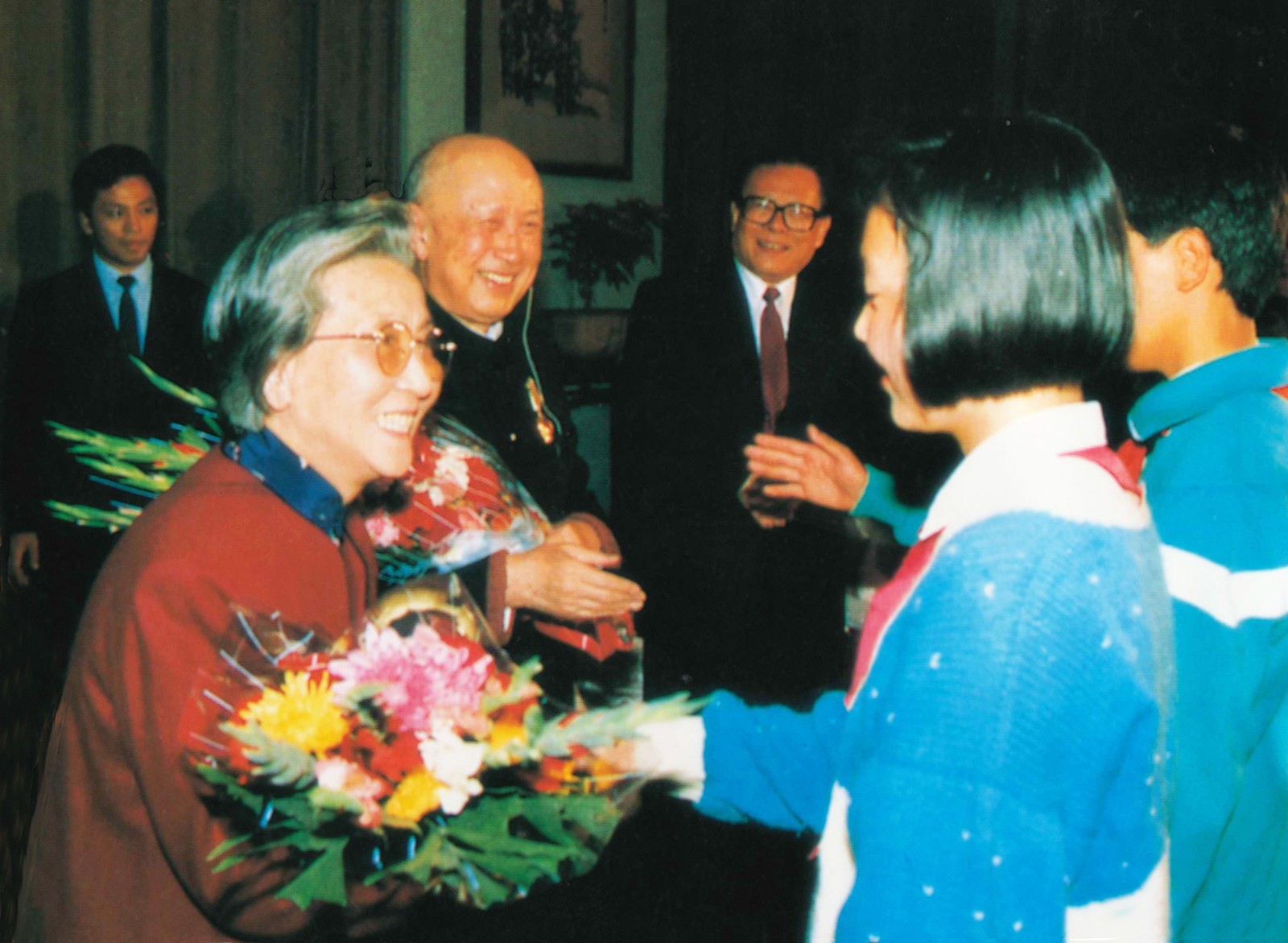 20221206351640.jpg 献花1.jpg