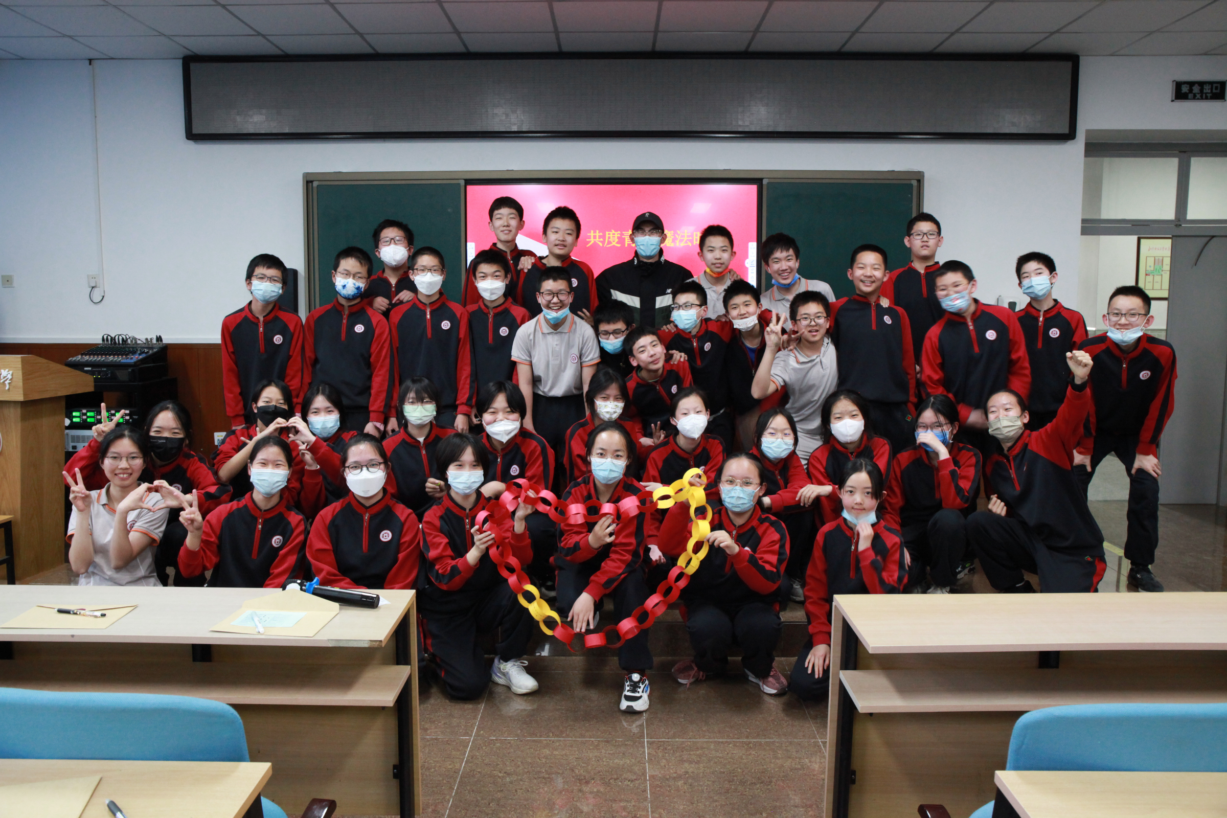 20230328903815.jpeg 图12青春合影.jpeg