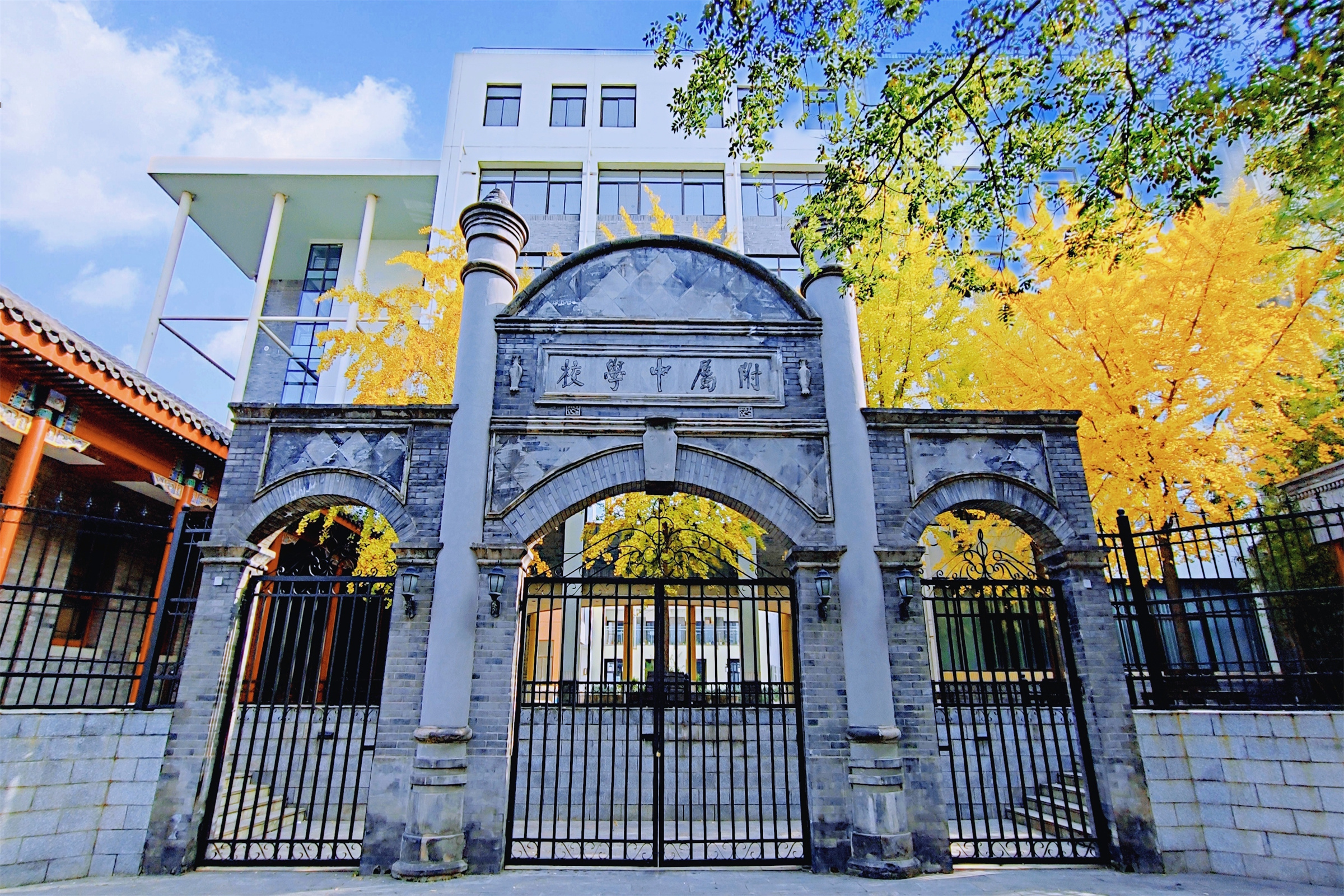 01校门.jpg