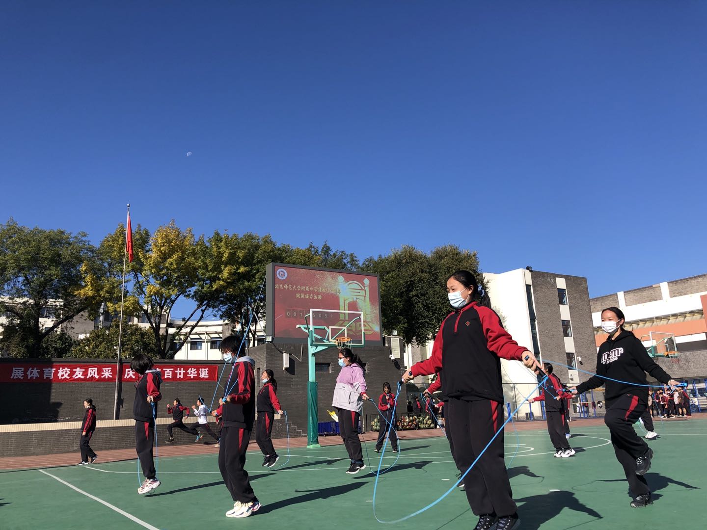 20211029840548.jpg 初三年级跳绳接力1.jpg