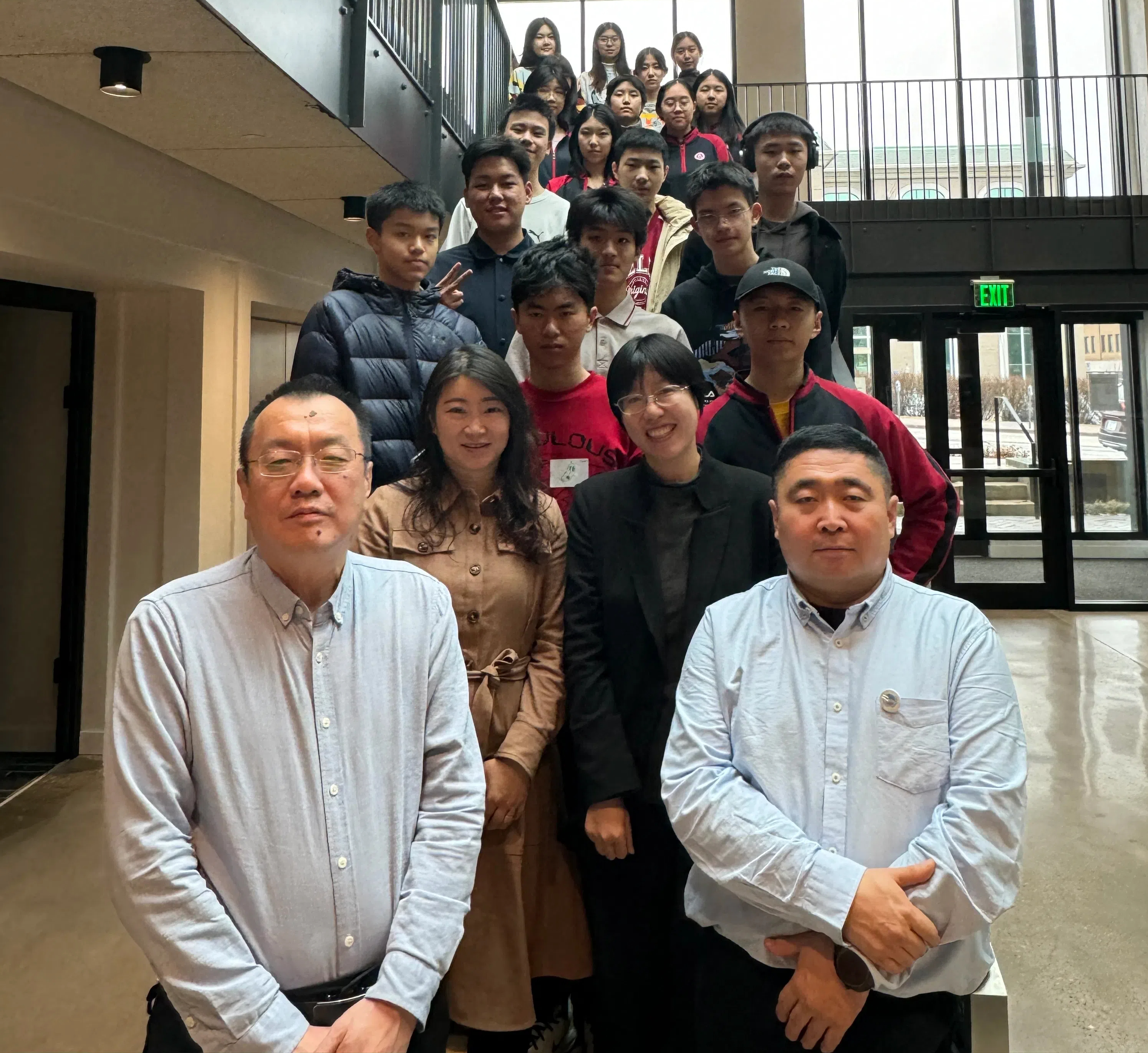 马斯卡廷活动中心合影.jpg