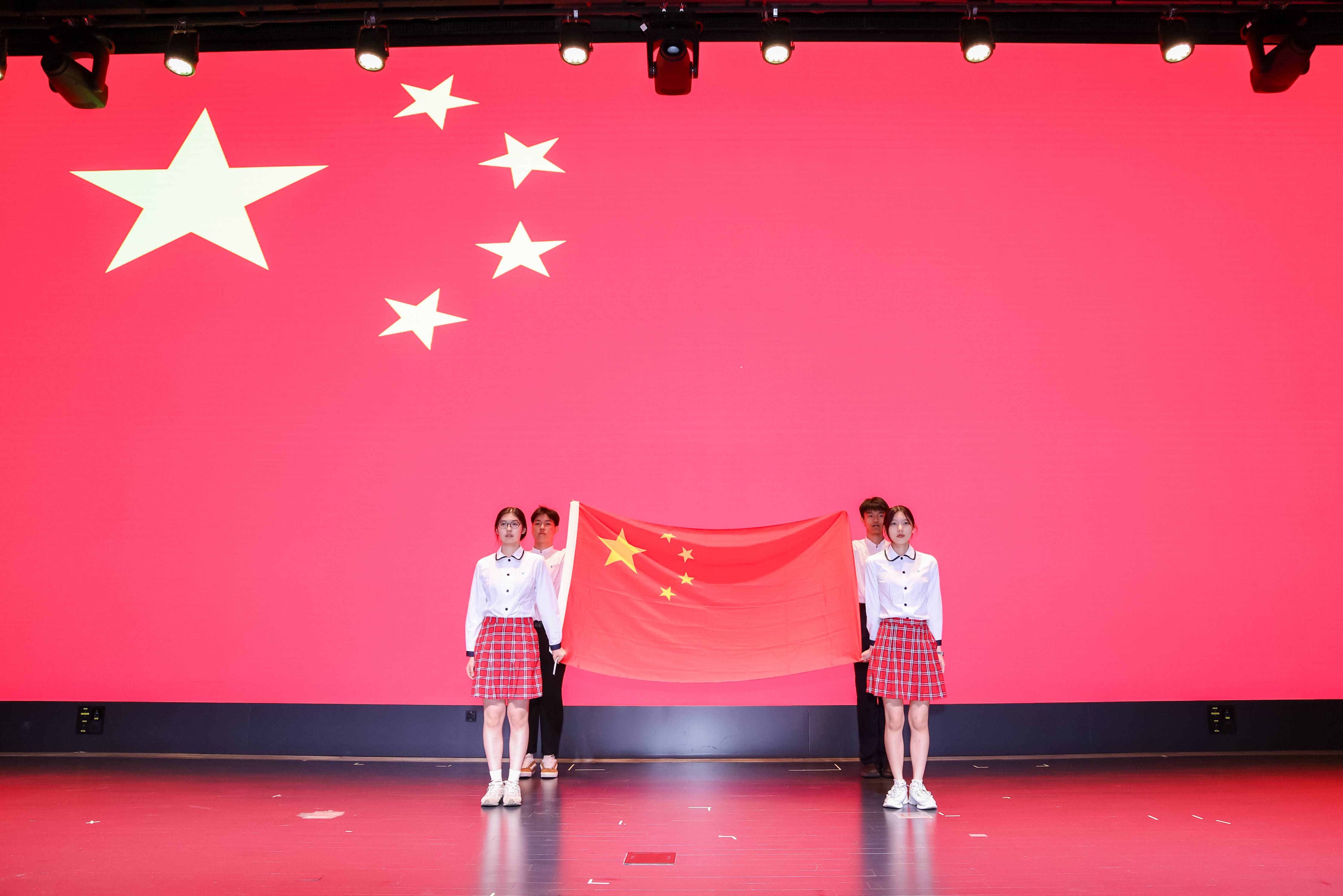 升国旗.jpg
